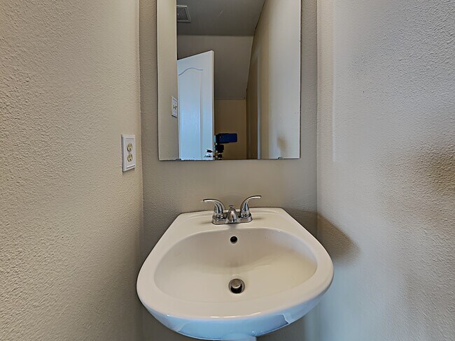 Building Photo - 10715 Inspiration Drive
