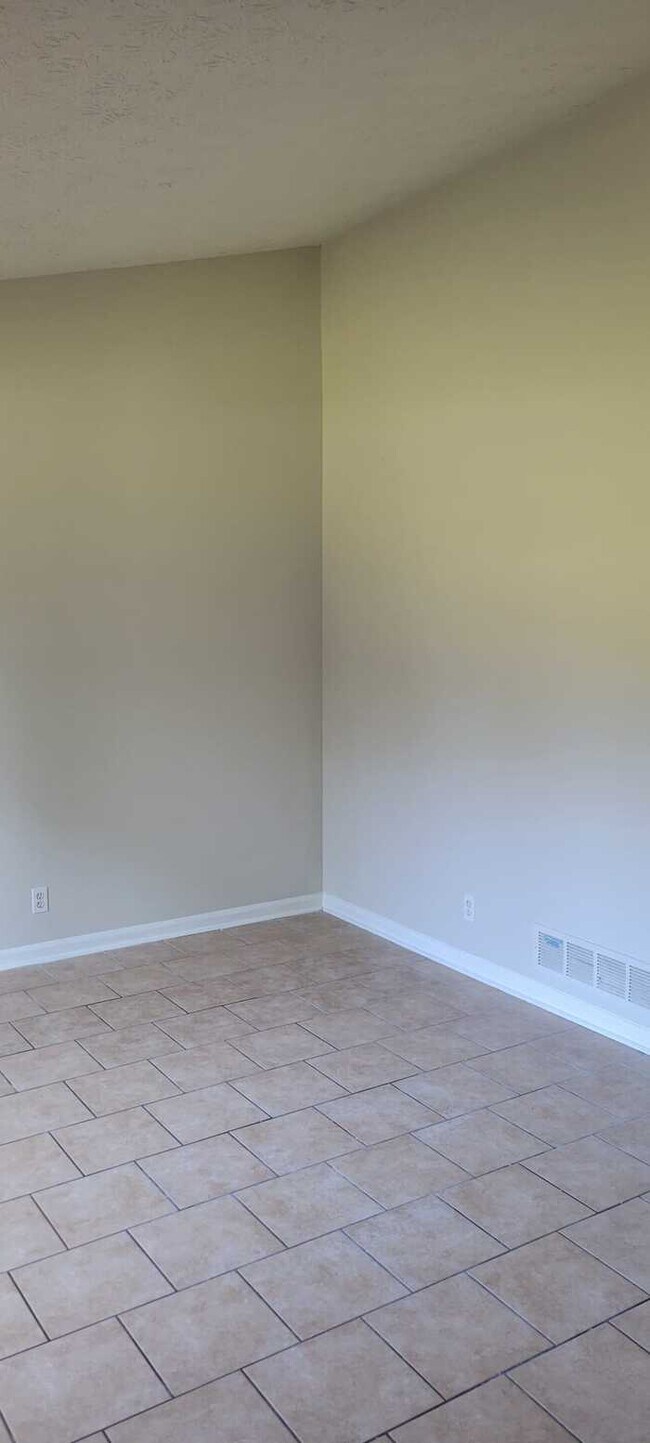 Building Photo - Three Bedroom Split Level Home/Unfinished Basement