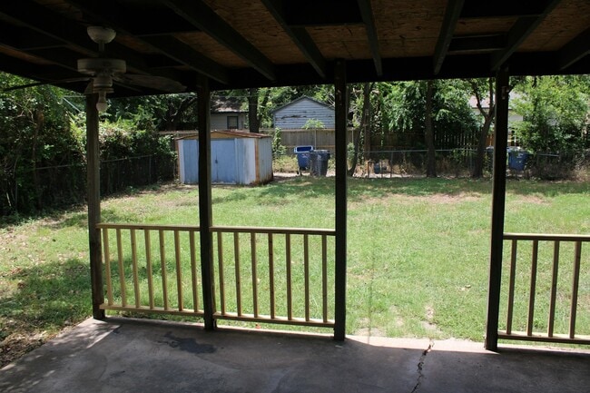 Building Photo - 1313 Casa Vale Dr