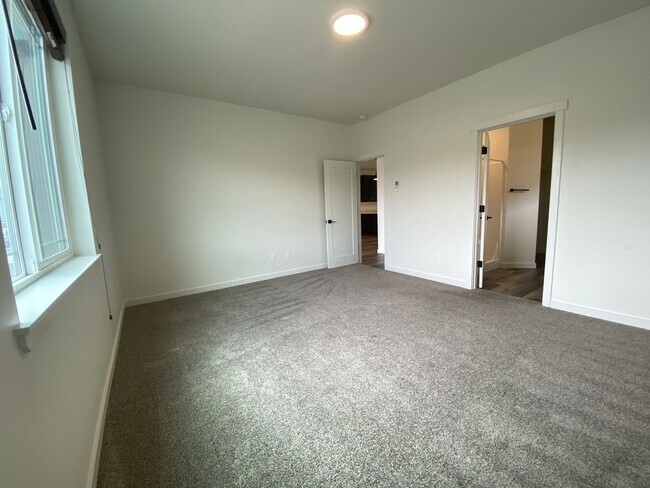 Building Photo - 2513 N Benjamin Ln