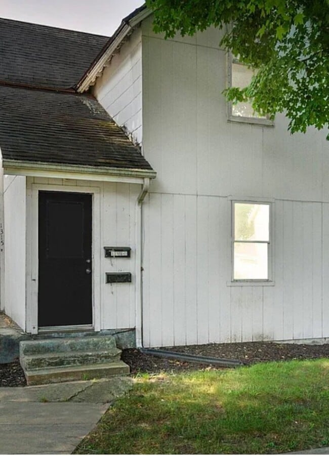 Primary Photo - 1315 Huestis Ave