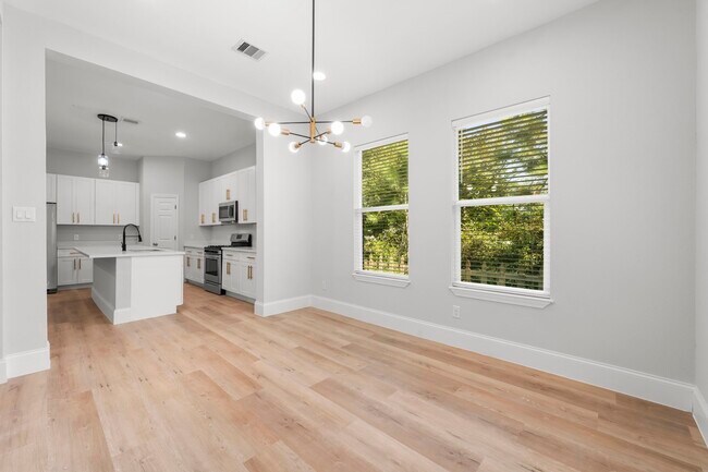 Building Photo - 3532 White Oak Point Dr