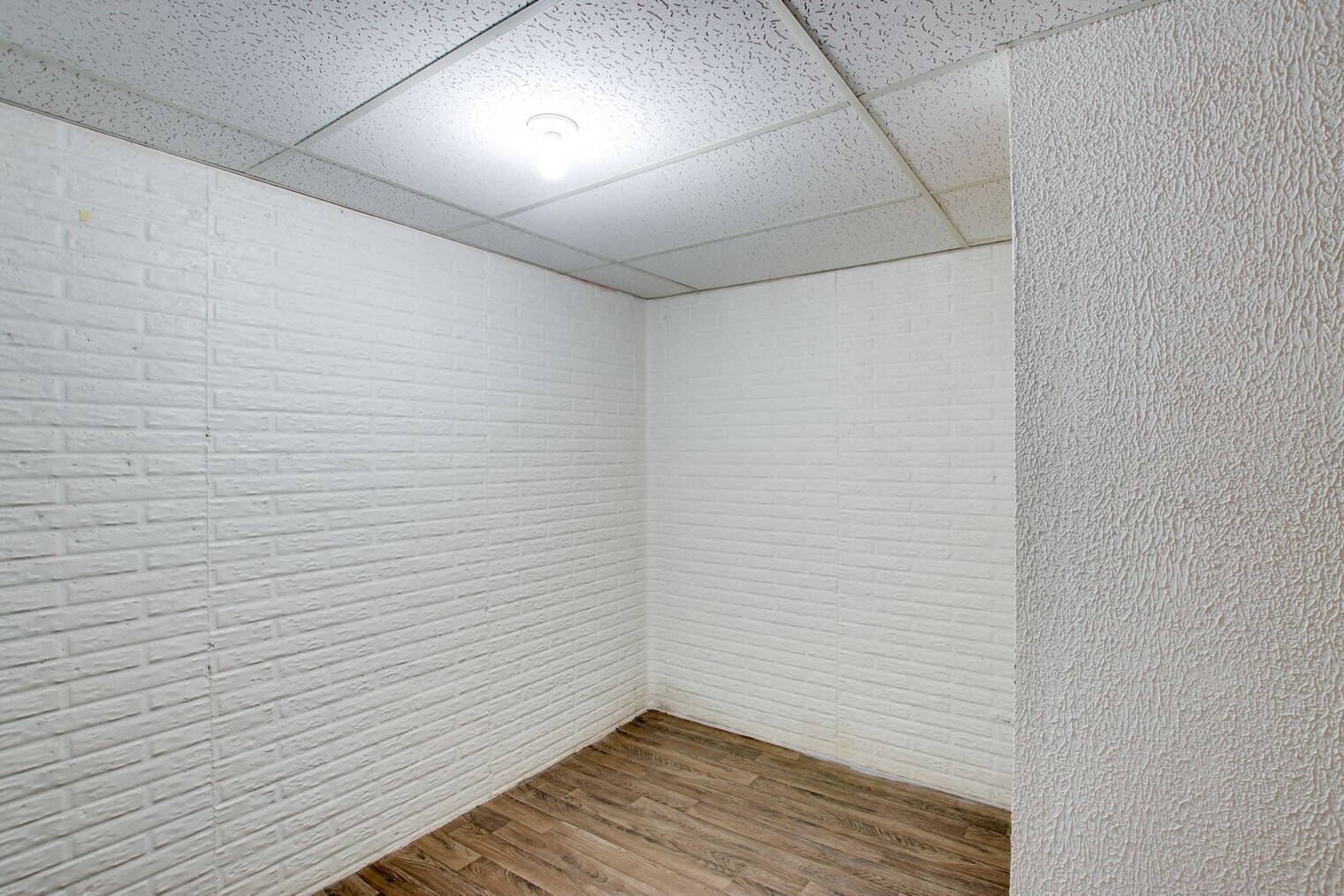 Building Photo - 5368 N Linwood Ave