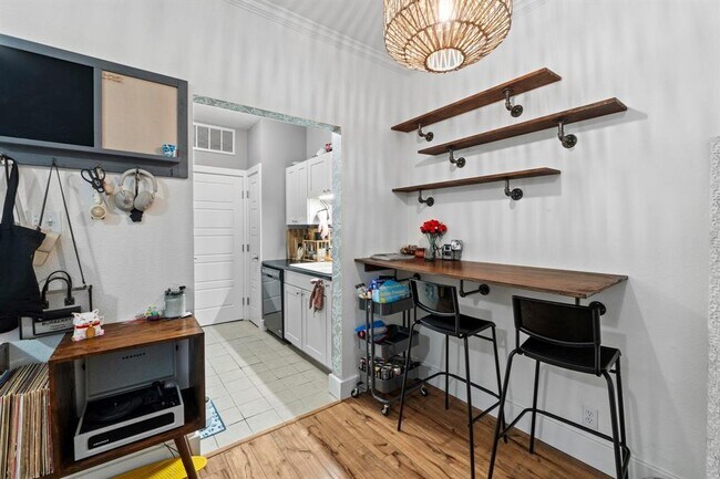 Building Photo - 2804 Rio Grande St