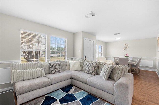 Building Photo - 1011 Grassy View Dr