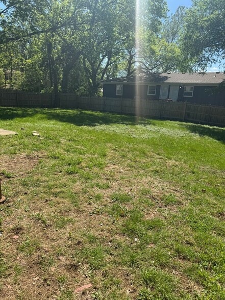 Building Photo - 4904 Fontana St