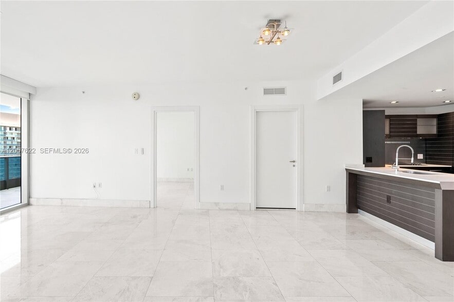 Building Photo - 200 Biscayne Boulevard Way
