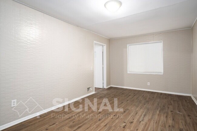 Building Photo - 5117 Highland Ave