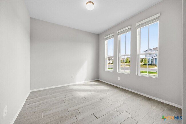 Building Photo - 251 Chesterfield Dr