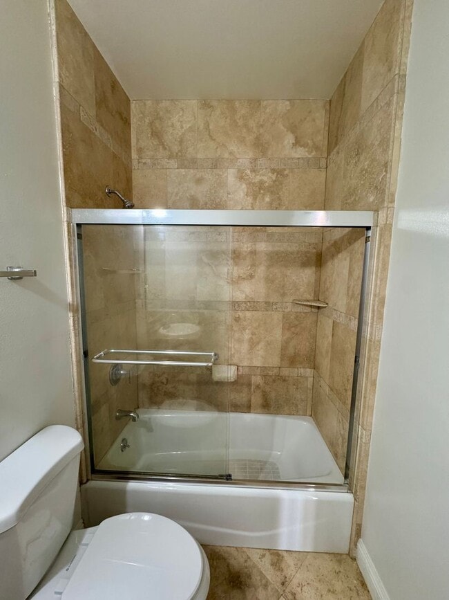 Building Photo - Beautifully Renovated 4 Bed 4 Bath House For Rent In Long Beach!