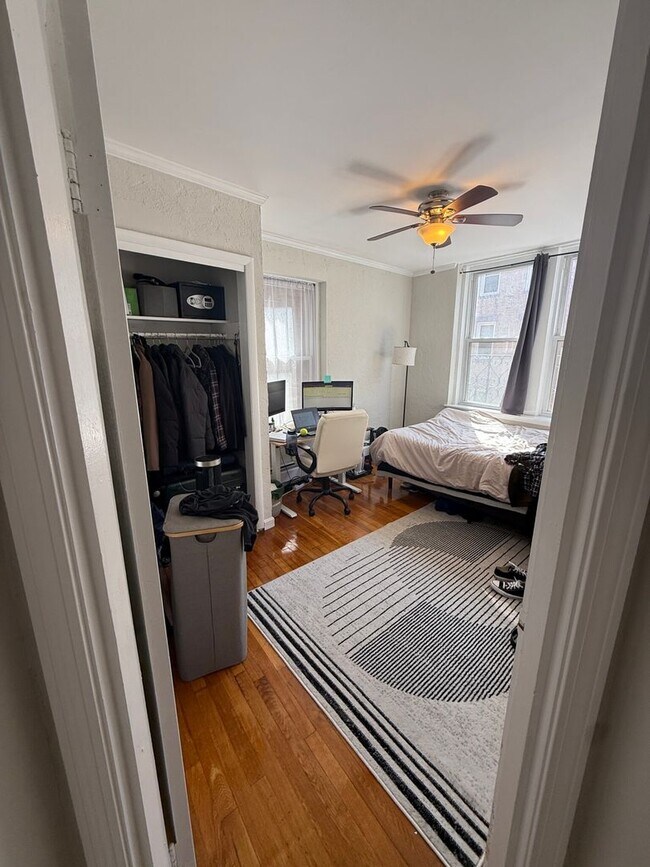 Building Photo - Check out this 2 bed in the North End...
