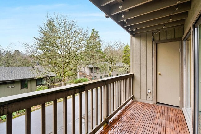 Building Photo - Spacious 1-bdrm/1-bath condo w/ 2 parking spaces. Balcony, fireplace, hot tub, & pool