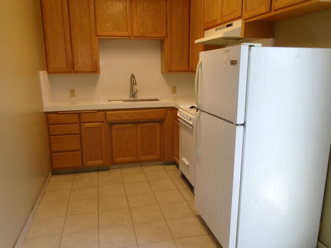 Building Photo - 570 Gilbert Ave