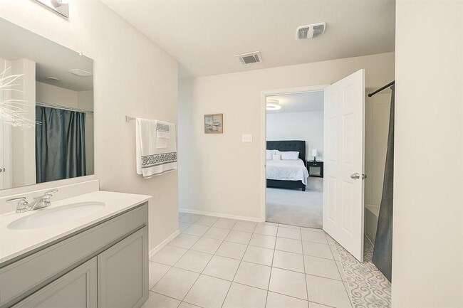 Building Photo - 242 Zuma Dr