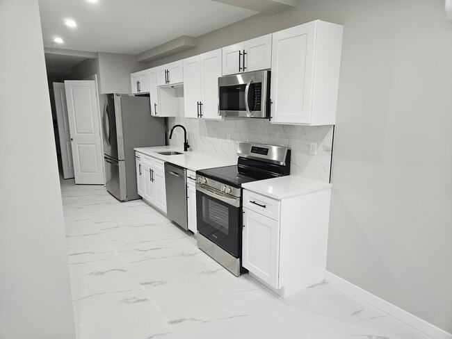 Primary Photo - 1487 5th Ave