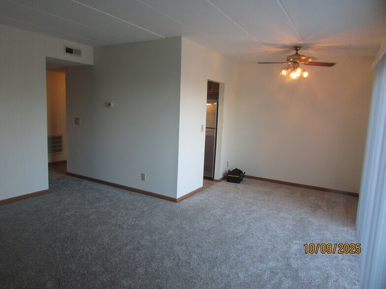 Building Photo - 1120 Eagle Feather Cir