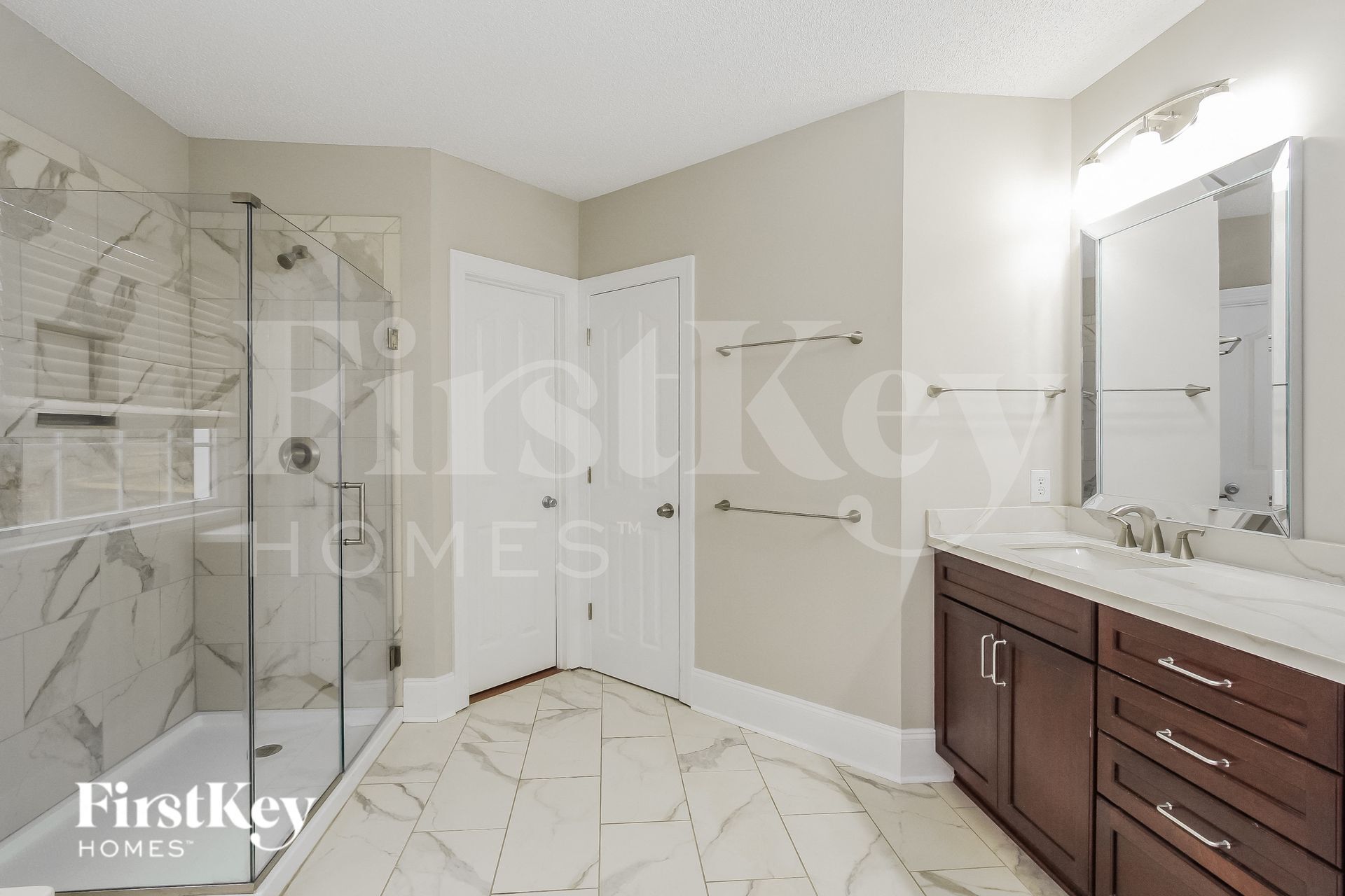 Building Photo - 15722 Glencastle St