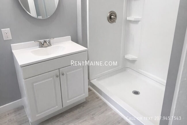 Building Photo - 454 S Main St