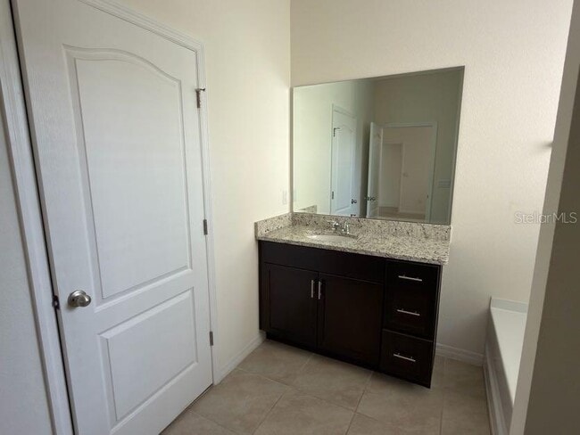 Building Photo - 7604 Oakmoss Loop