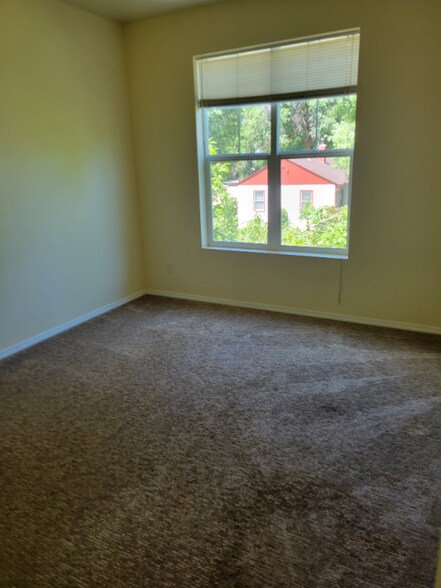 Building Photo - 505 Columbia St