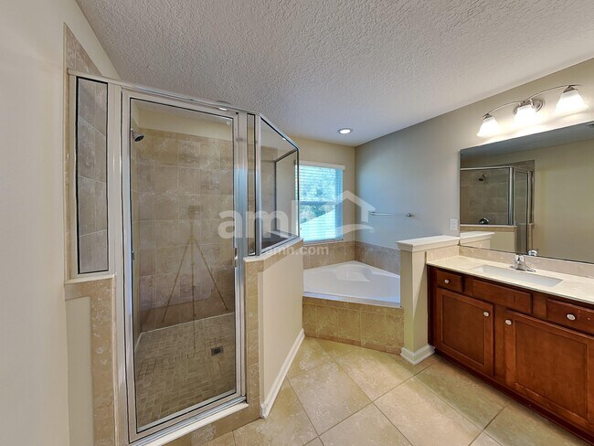 Building Photo - 332 Silver Glen Ave