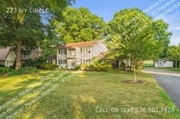 Building Photo - 223 Ivy Cir