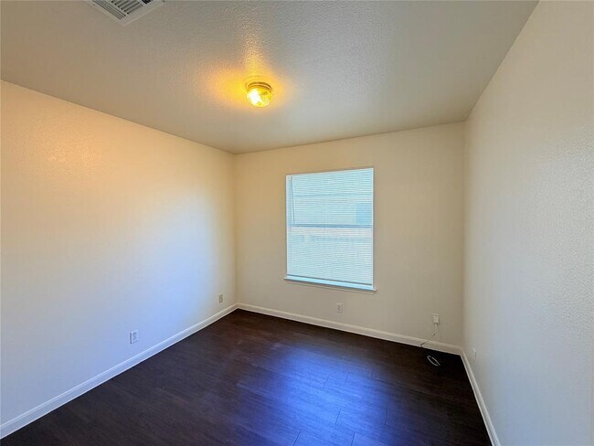 Building Photo - 124 Estate Cove