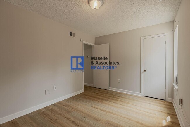 Building Photo - 3 Bed/2 Bath Home in Pearl