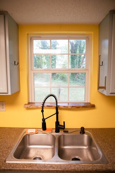 Kitchen view looks into back yard - 16 Townview Dr