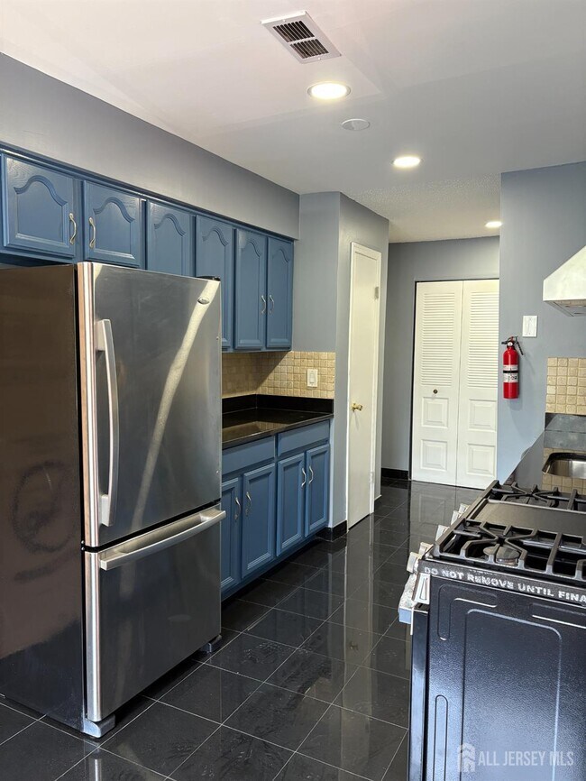Building Photo - 1209 Edison Glen Terrace