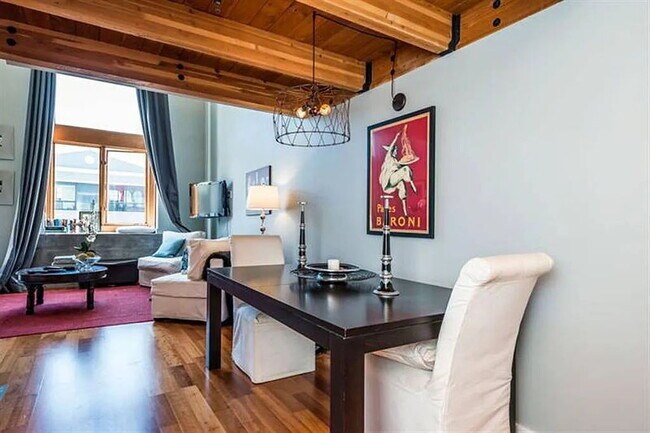 Building Photo - "Charming 1-Bedroom Oasis in the Heart of San Francisco!"
