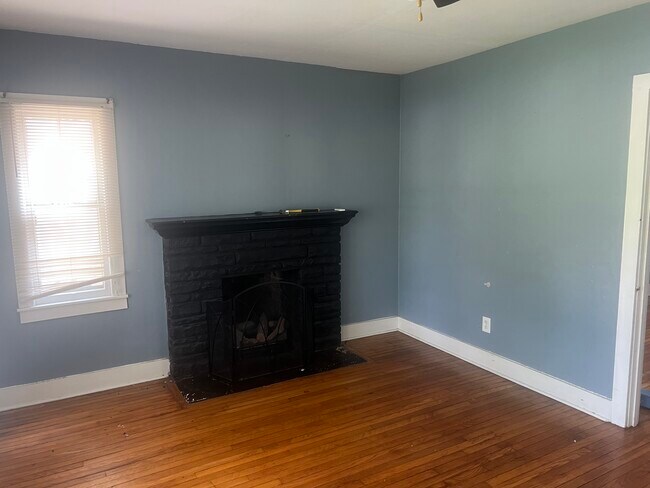 Building Photo - 1625 Catherine Dr