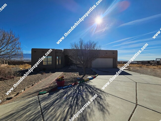 Building Photo - 4 bedrooms, 3 baths, single  story  on  We...