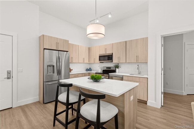 Building Photo - 4180 Sunrise Hwy