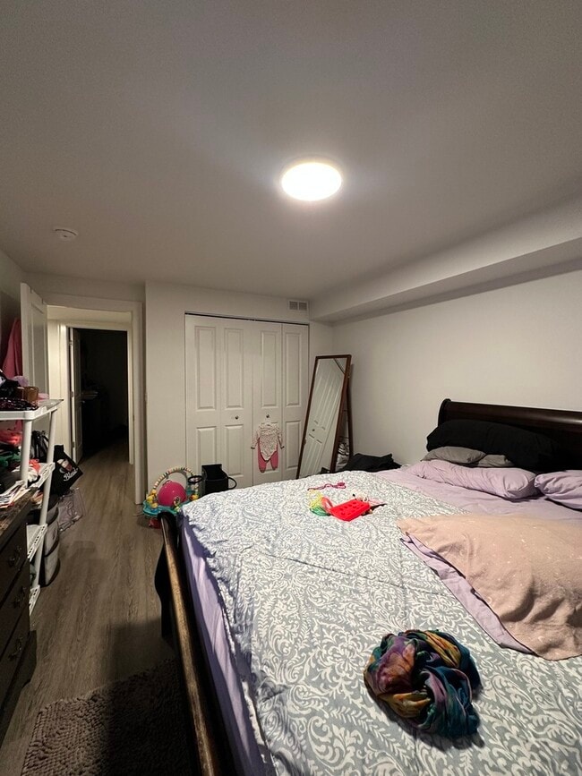 Building Photo - 2329 W Monroe St