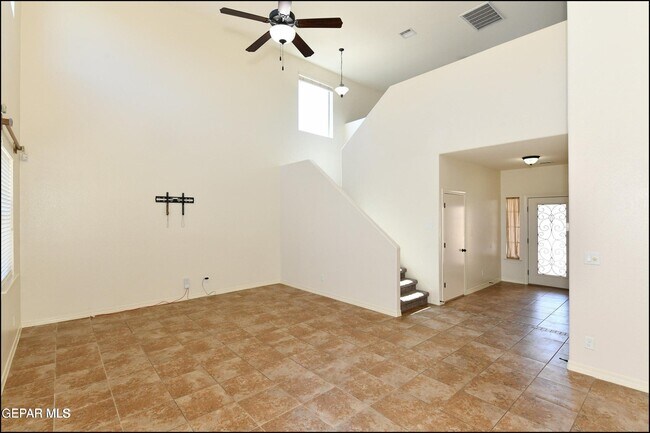 Building Photo - 14309 S Cave Ave