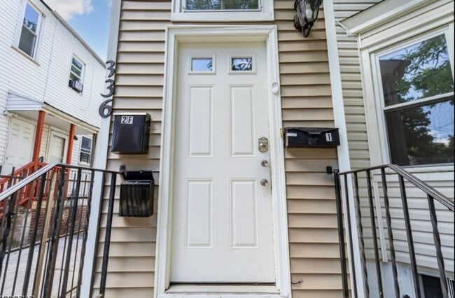 Building Photo - 336 Madison Ave