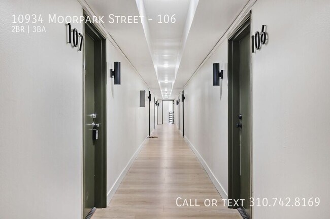 Building Photo - 10934 Moorpark St