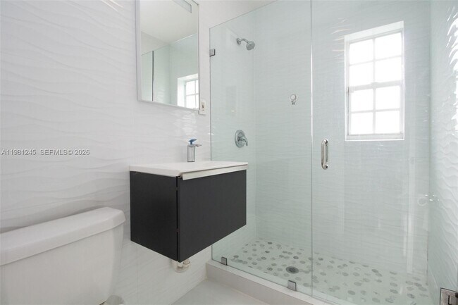 Building Photo - 2727 Calusa St