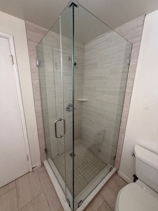 Building Photo - Newly Rehabbed Charming 3 Bed 2 Bath Home ...