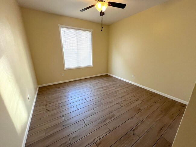 Building Photo - SPACIOUS 2bed/2bath CONDO ON FIRST FLOOR