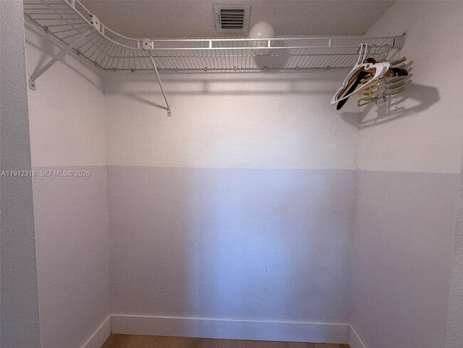 Building Photo - 9907 Westwood Dr