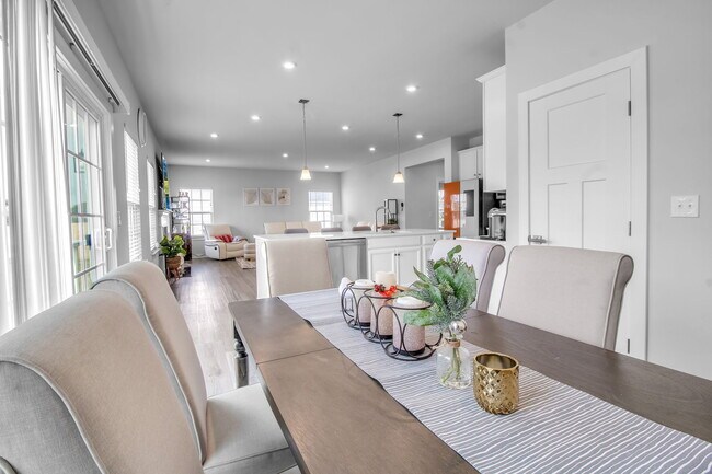 Building Photo - 4966 Brauer Dr