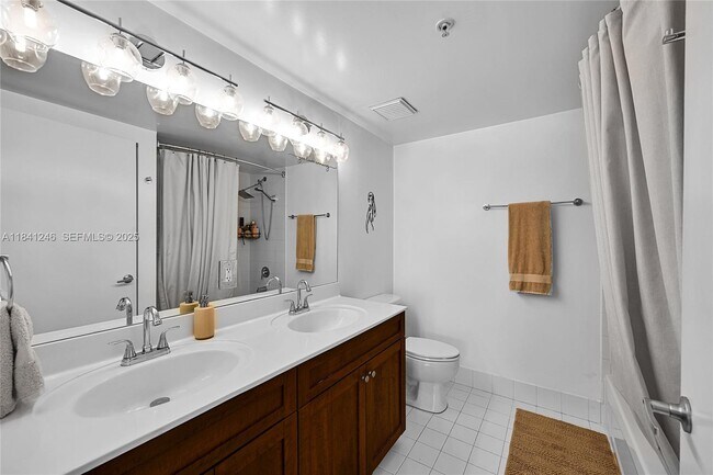 Building Photo - 36 NW 6th Ave