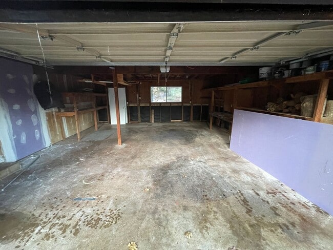 Building Photo - Two story 4 bedroom 2 bath home, Magalia