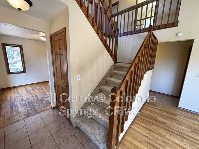 Building Photo - 380 Ponderosa Ln