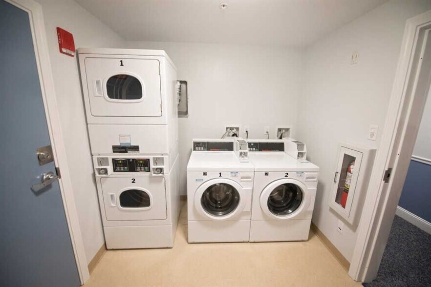 Building Photo - 65 Log St