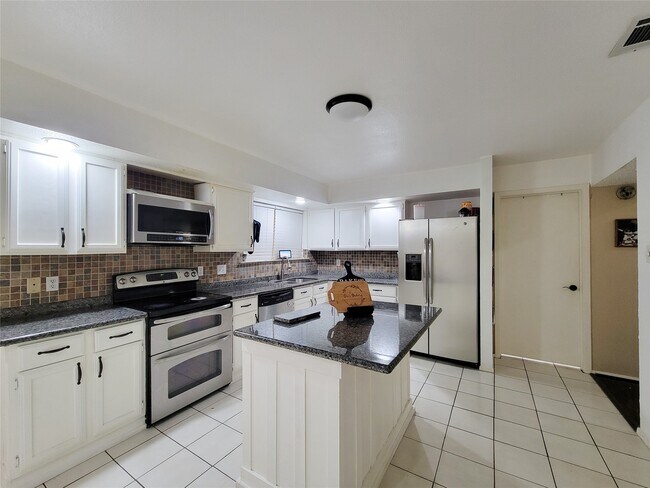 Building Photo - 25303 Avery Hill Ln