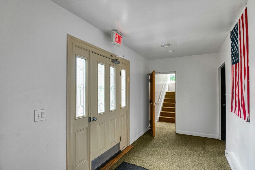 Building Photo - 31 Home Pl