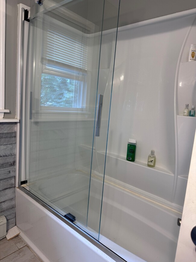 Building Photo - 107 Fairview Ave